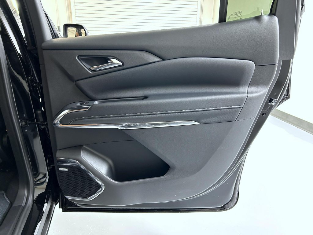 New 2027 Mosaic Black Metallic Chevrolet Z71 image 17