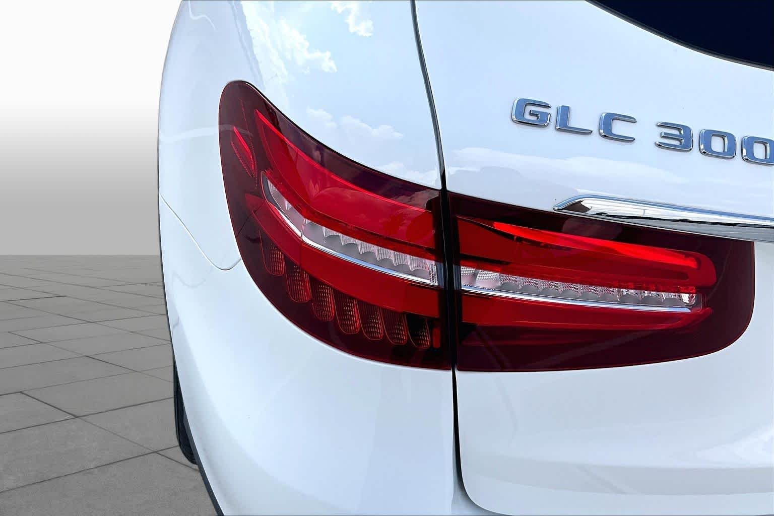Used 2019 Polar White Mercedes-Benz GLC 300 image 25