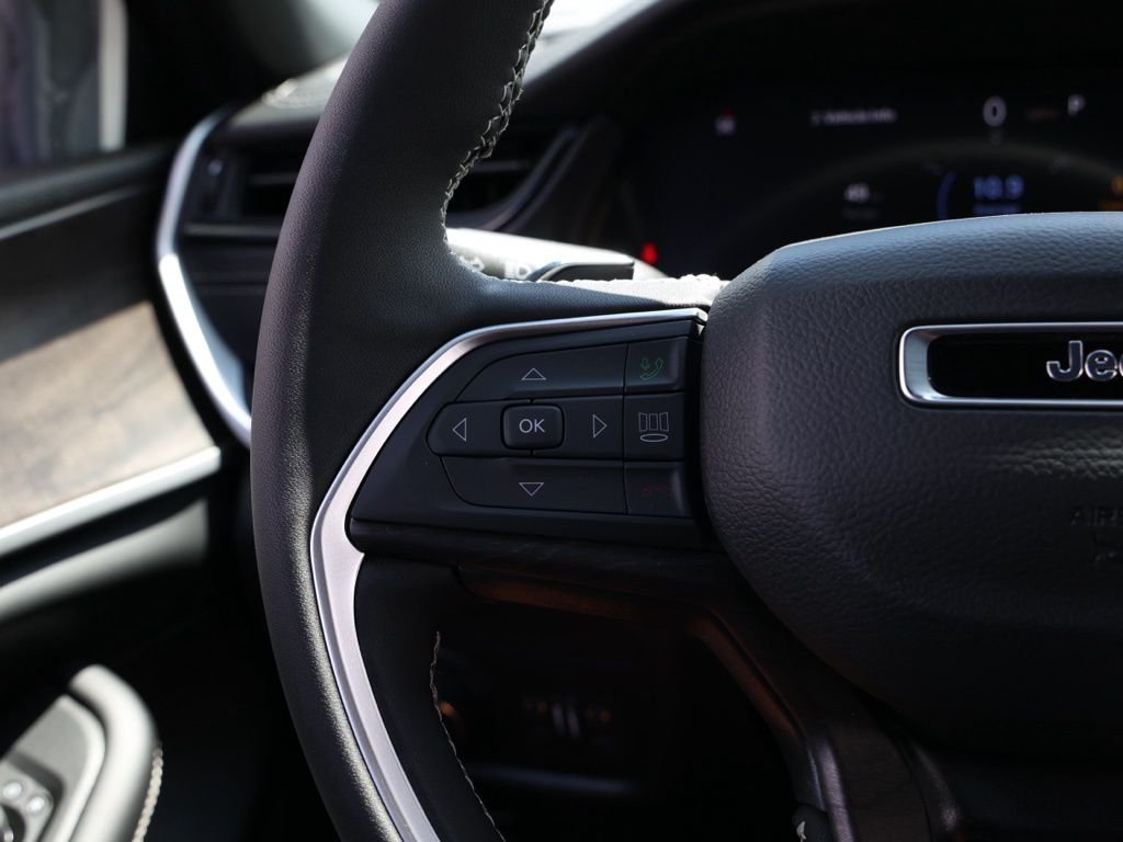 New 2026 Velvet Red Pearl-Coat Exterior Paint Jeep Laredo Altitude image 25