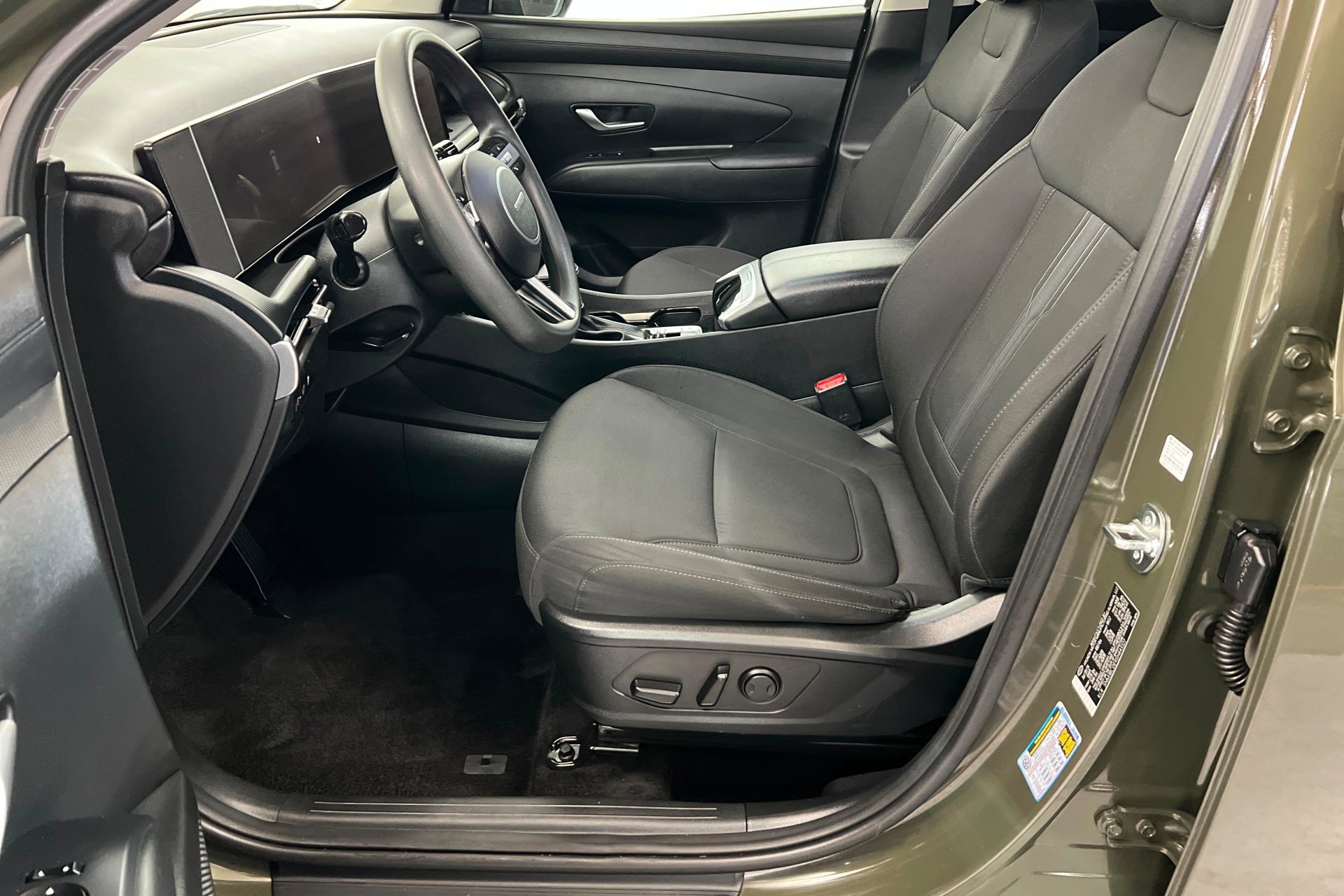 Used 2025 Rockwood Green Hyundai SEL image 18