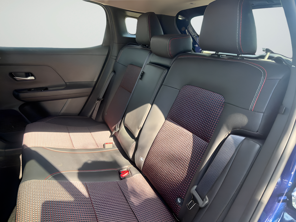 2026 Nissan KICKS SR - Photo 21