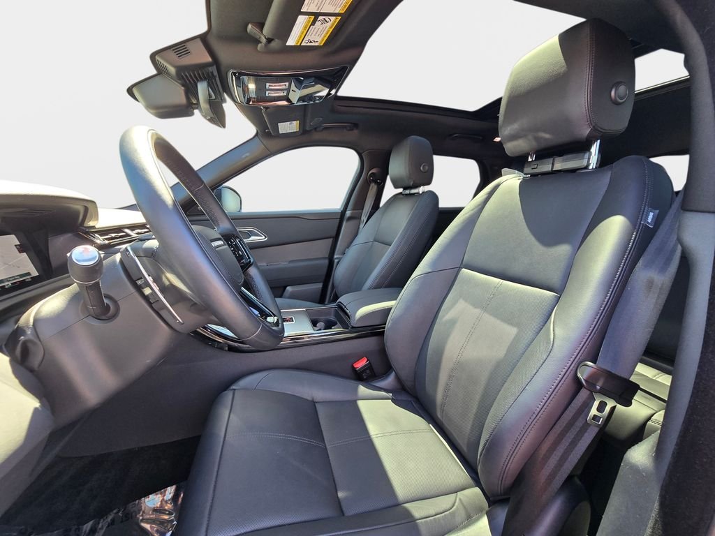 Certified Used 2025 White Land Rover Dynamic SE image 18