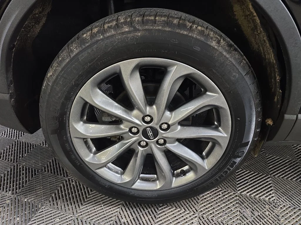 Used 2021 Black Lincoln Standard image 17