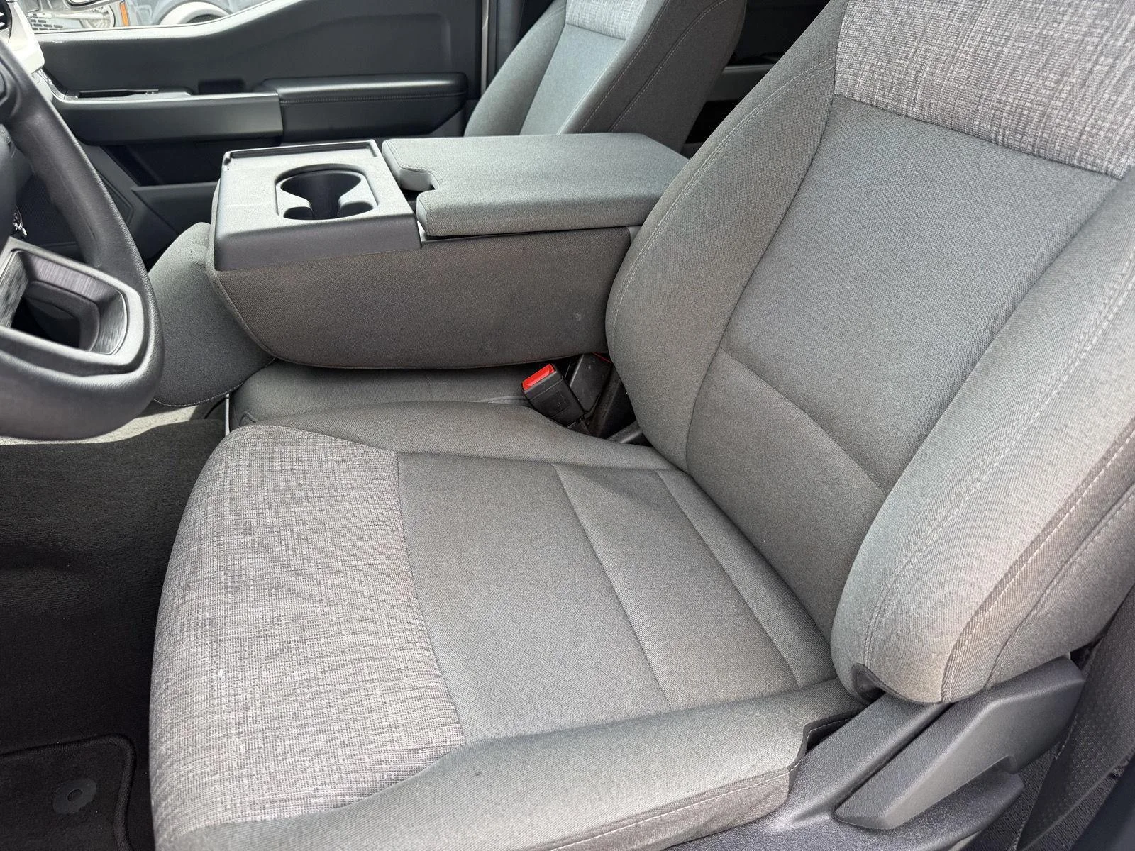 Used 2025 Oxford White Ford XLT image 28