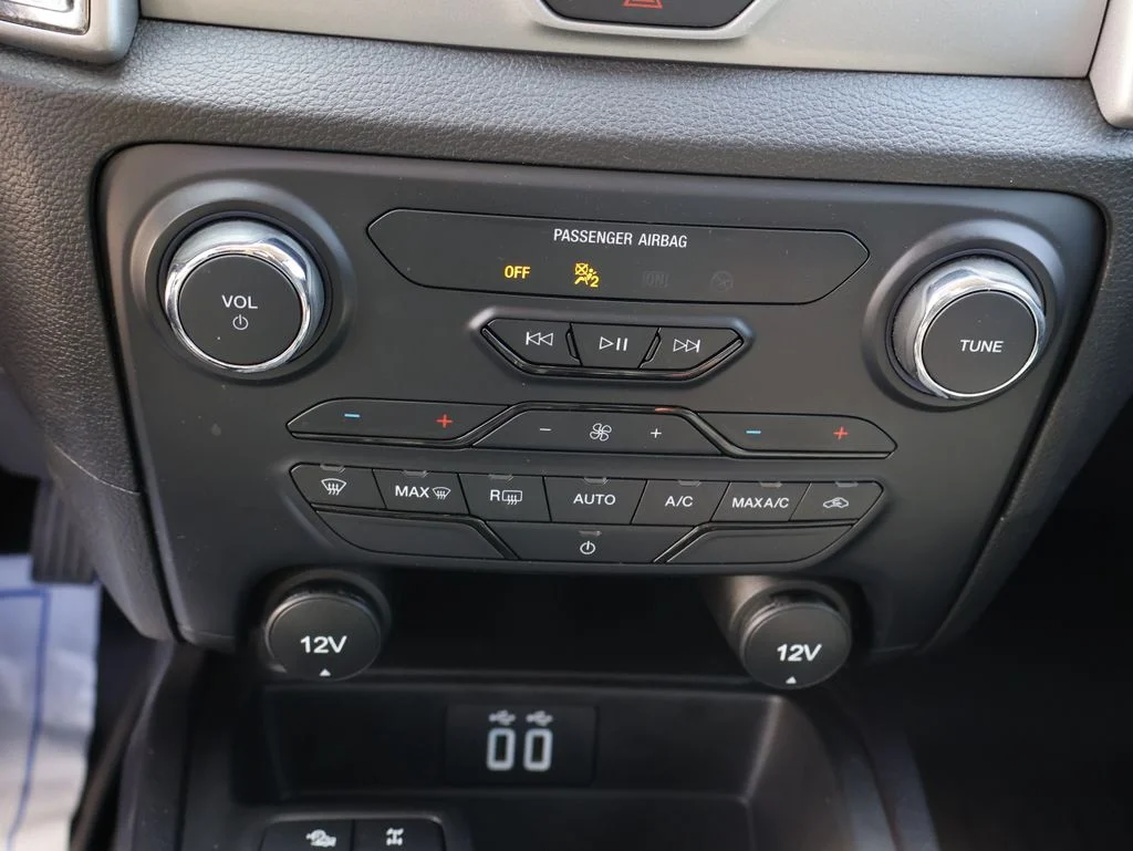Used 2023 Silver Ford XLT image 27
