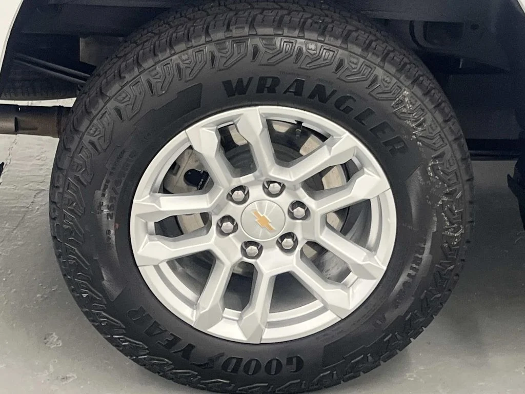 Used 2023 Summit White Chevrolet RST image 9