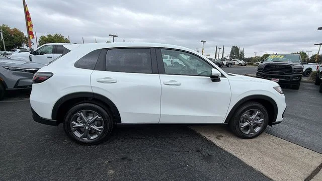 New 2027 Platinum White Pearl Honda LX image 3