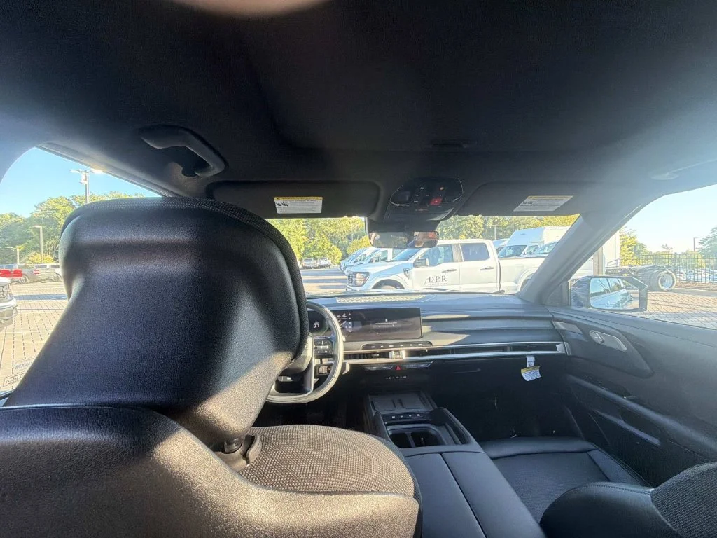 Used 2027 Black Kia S image 12
