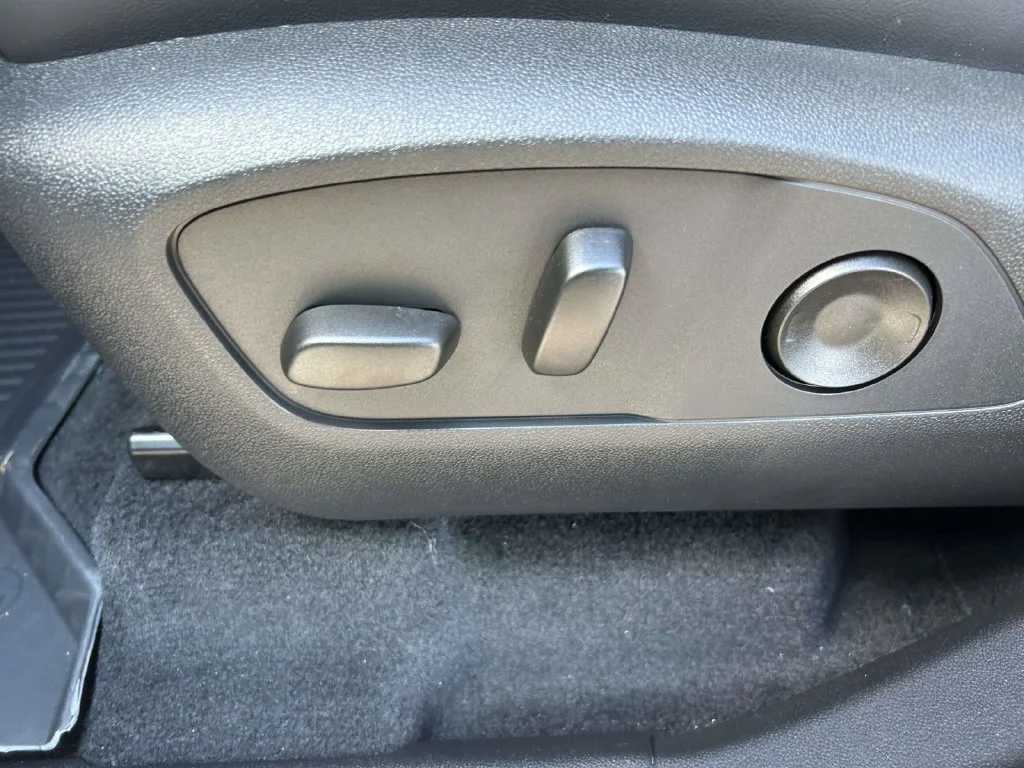 New 2027 Summit White GMC Elevation image 18