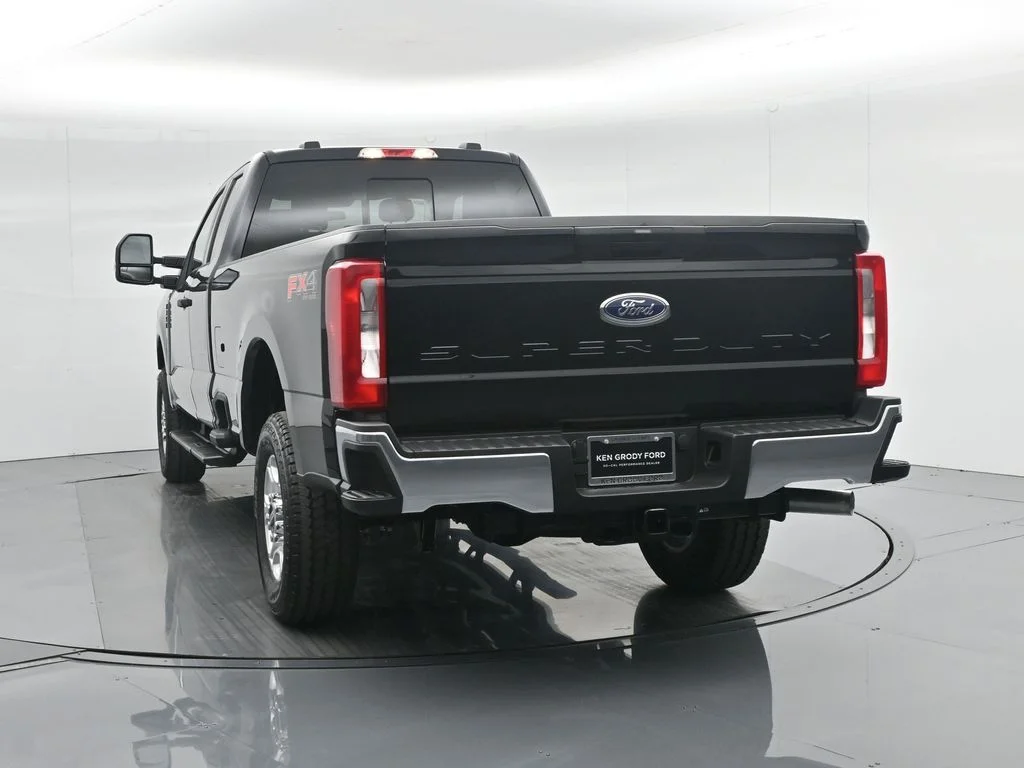 New 2026 Agate Black Metallic Ford XLT image 27