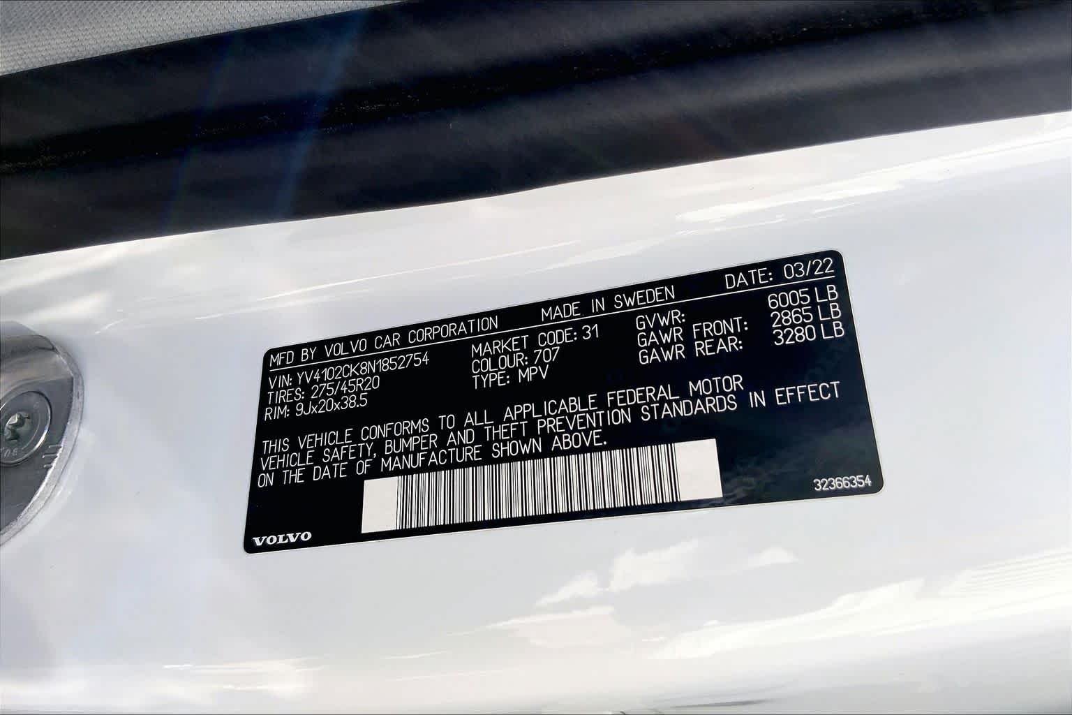Used 2022 Crystal White Metallic Volvo Momentum image 29