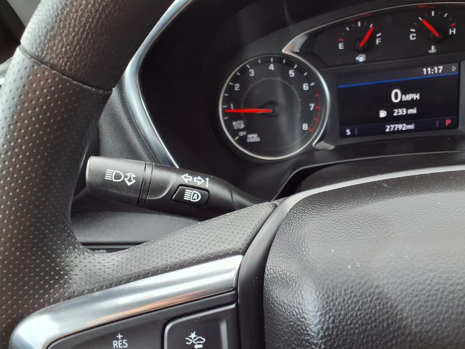 Used 2025 Summit White Chevrolet LT image 13