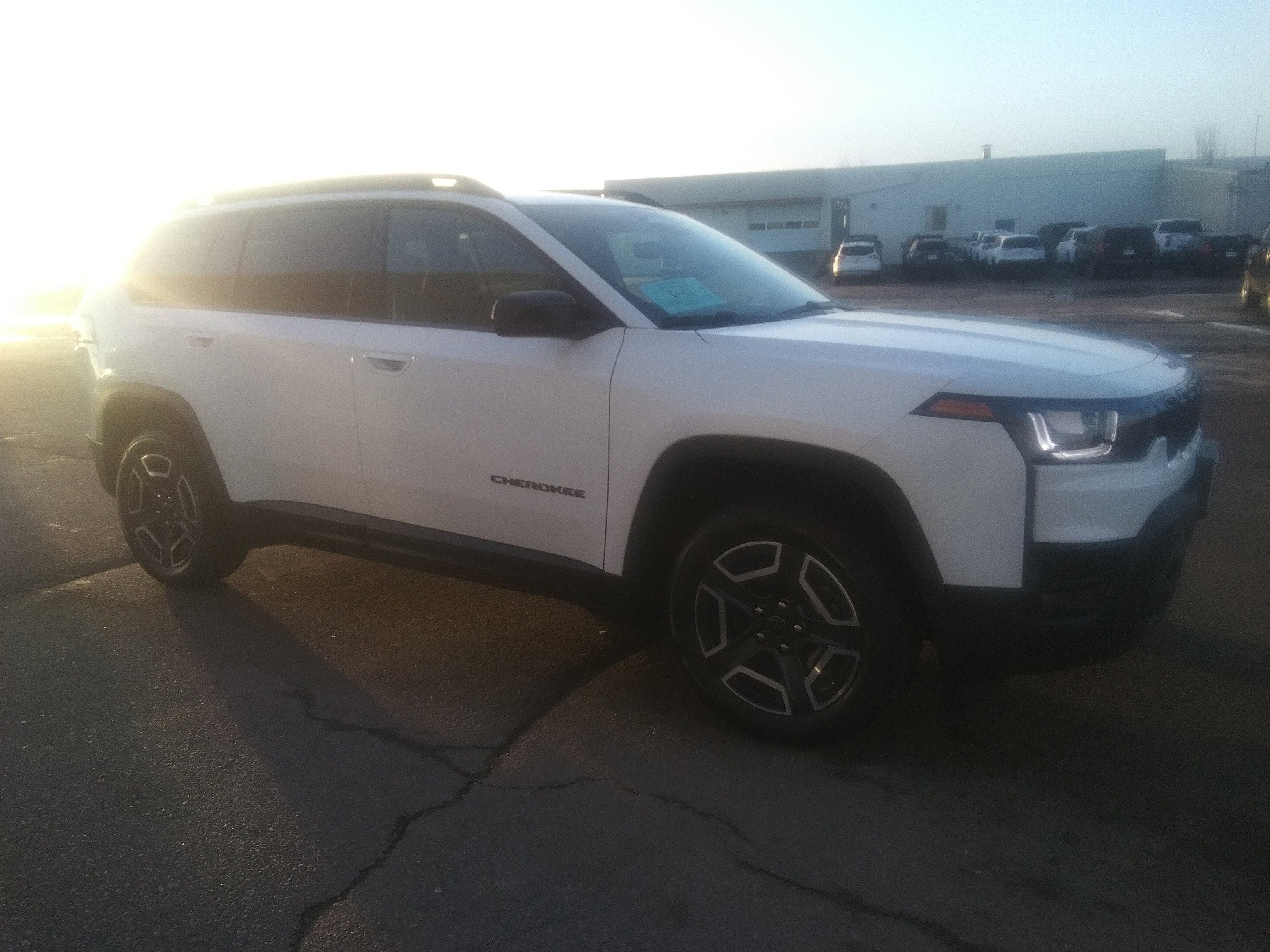 New 2026 Bright White Clear-Coat Exterior Paint Jeep Limited image 4