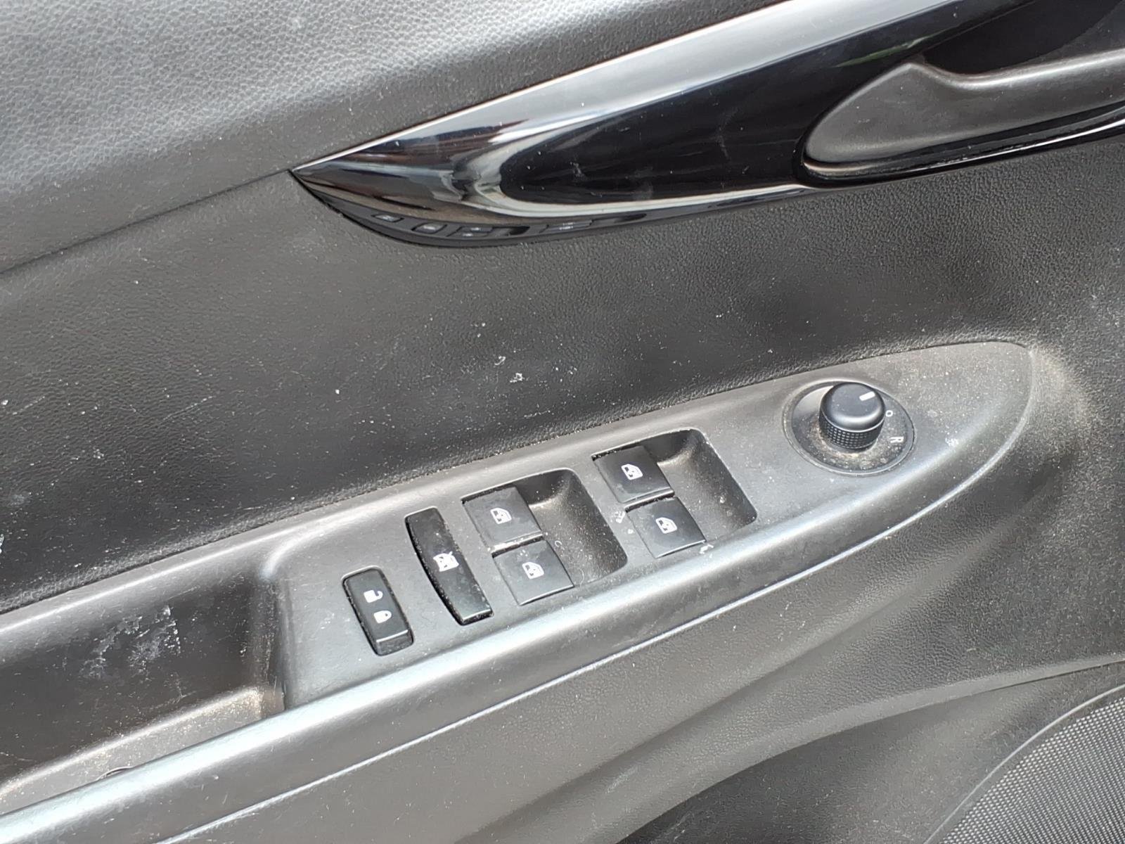 Used 2021 Summit White Chevrolet 1LT image 11