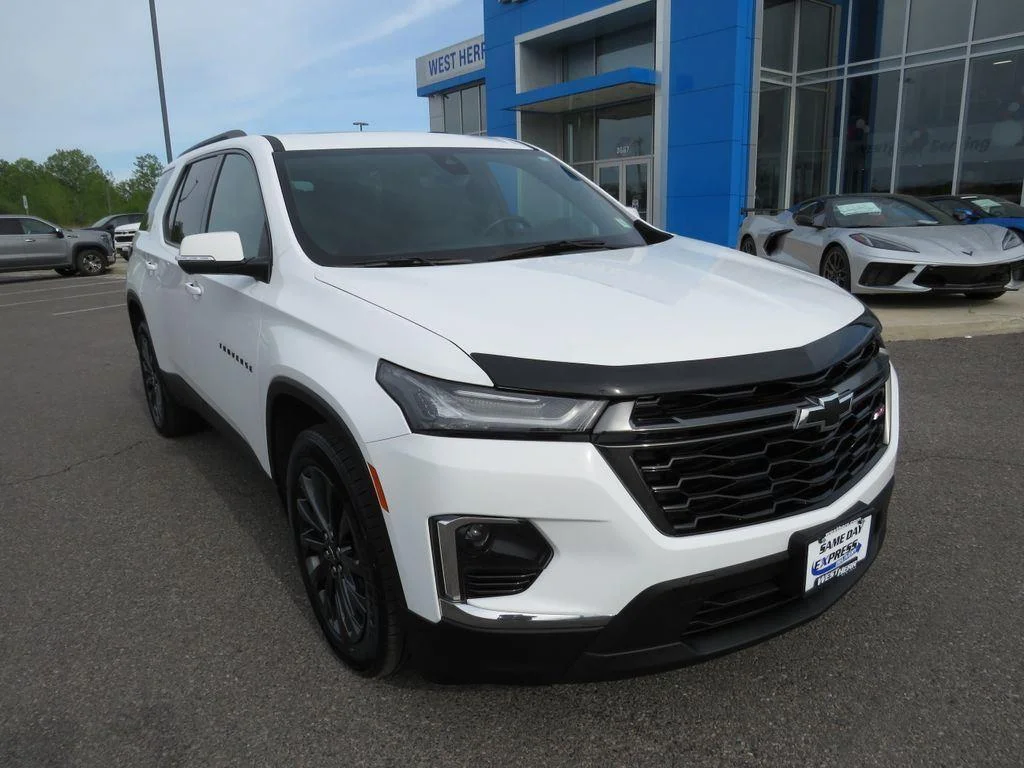Used 2023 Summit White Chevrolet RS image 3