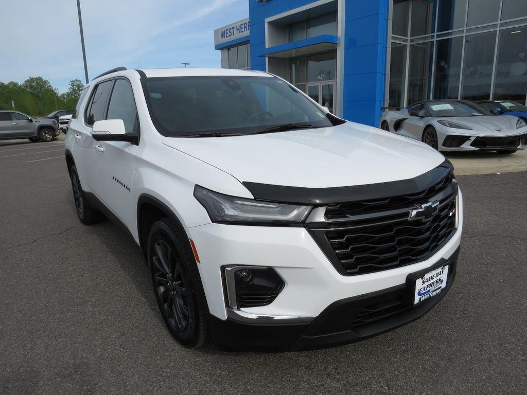Used 2023 Summit White Chevrolet RS image 3