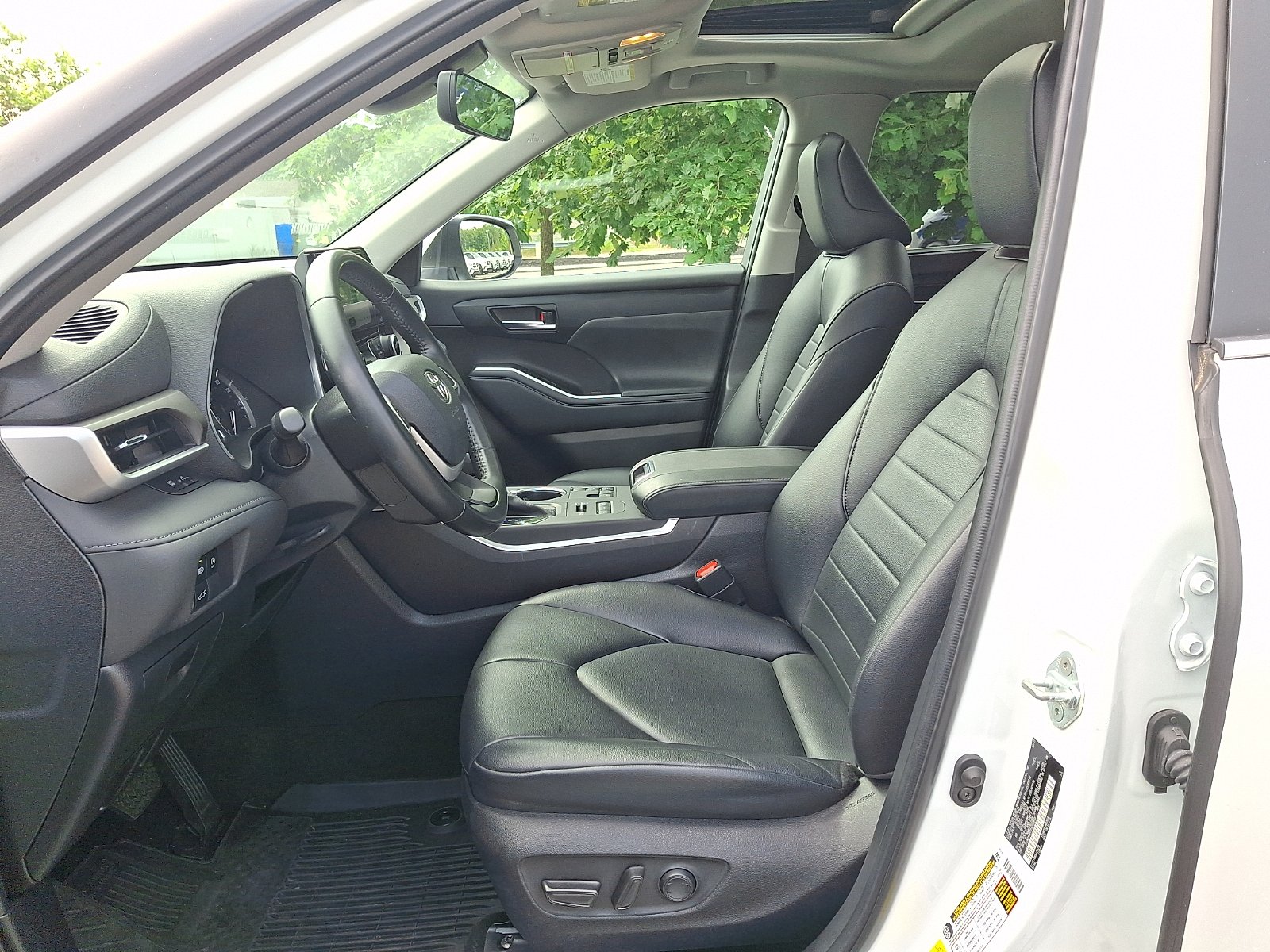 Used 2023 Wind Chill Pearl - 089 Toyota XLE image 13