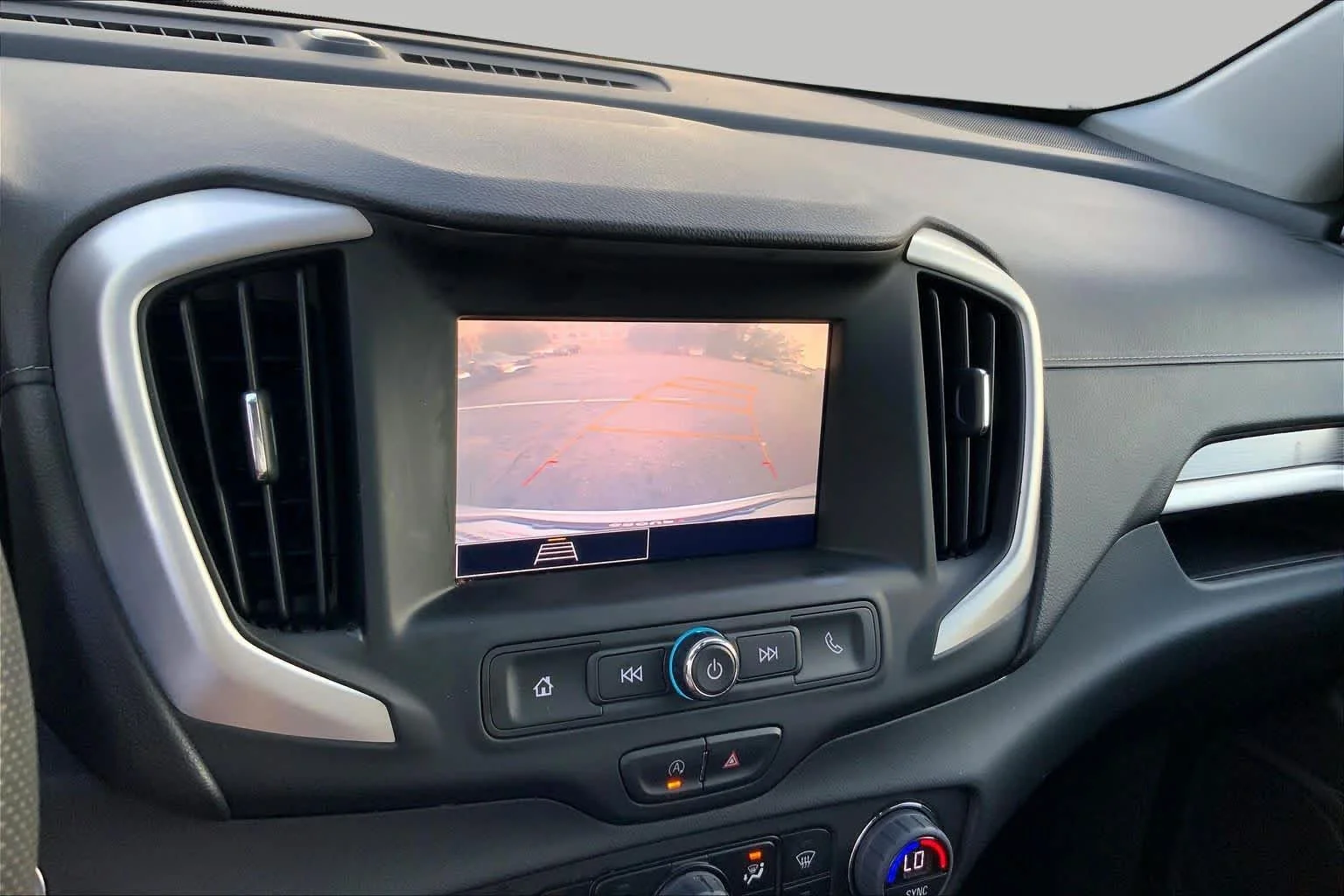 Used 2022 Summit White GMC SLE image 28
