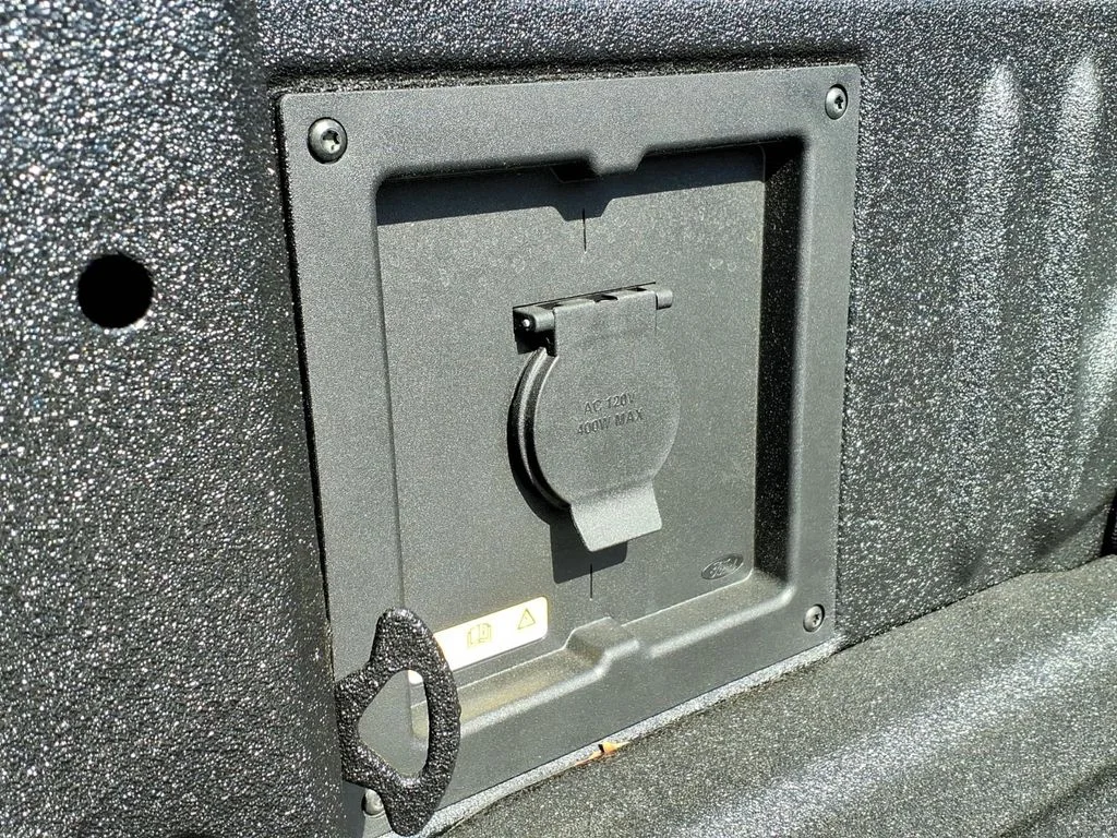 New 2026 Agate Black Metallic Ford XLT image 8