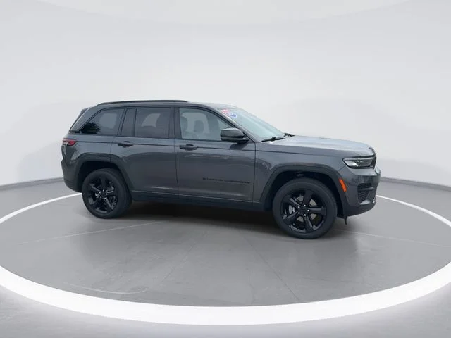 Used 2024 Gray Jeep Altitude X image 8