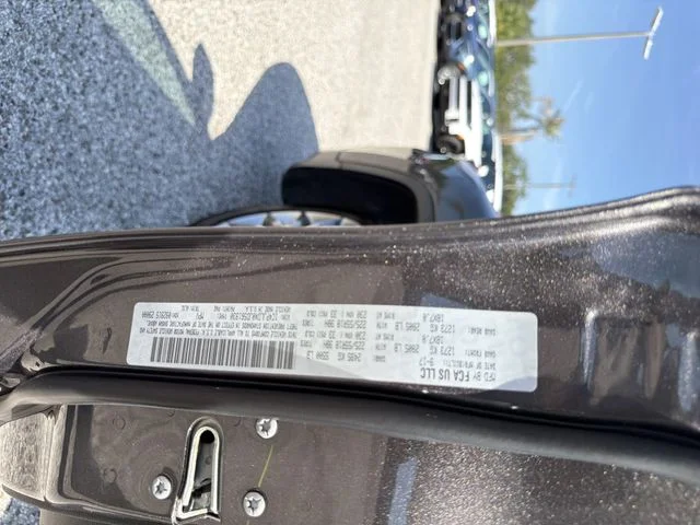 Used 2018 Gray Jeep Limited image 33