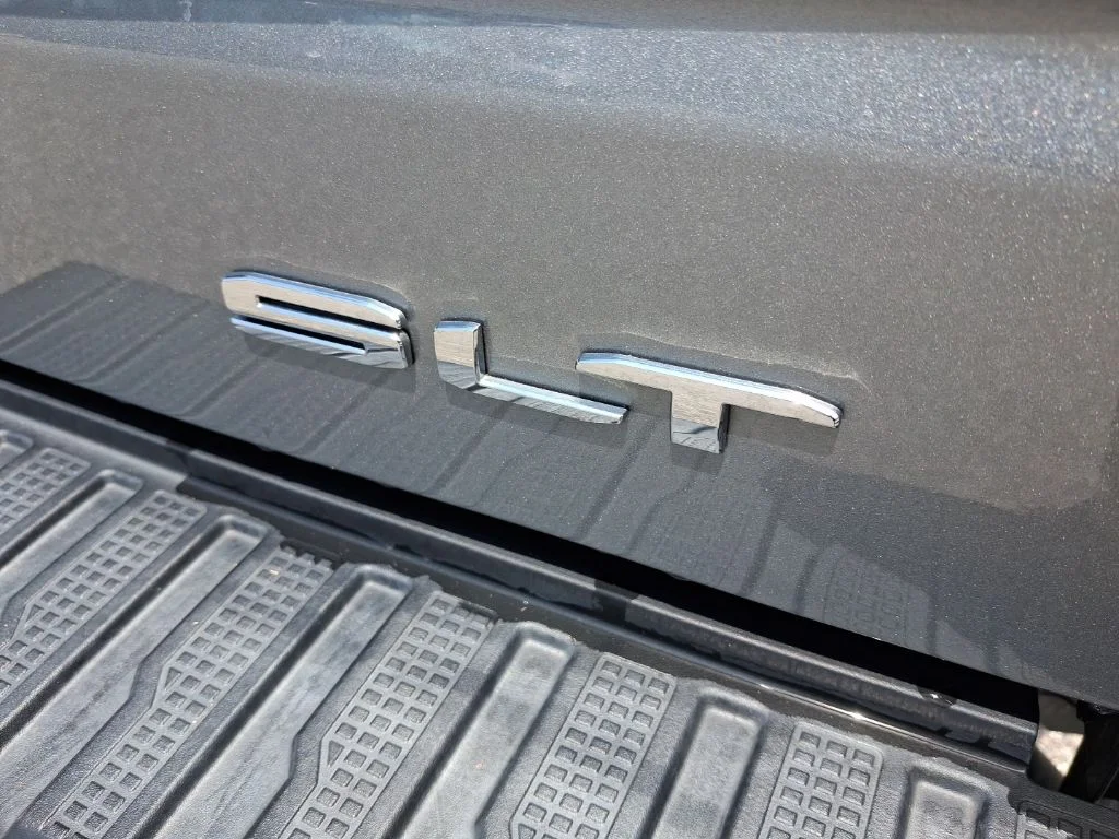 Used 2024 Silver GMC SLT image 12