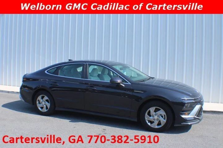 Used 2025 Blue Hyundai SE image 1