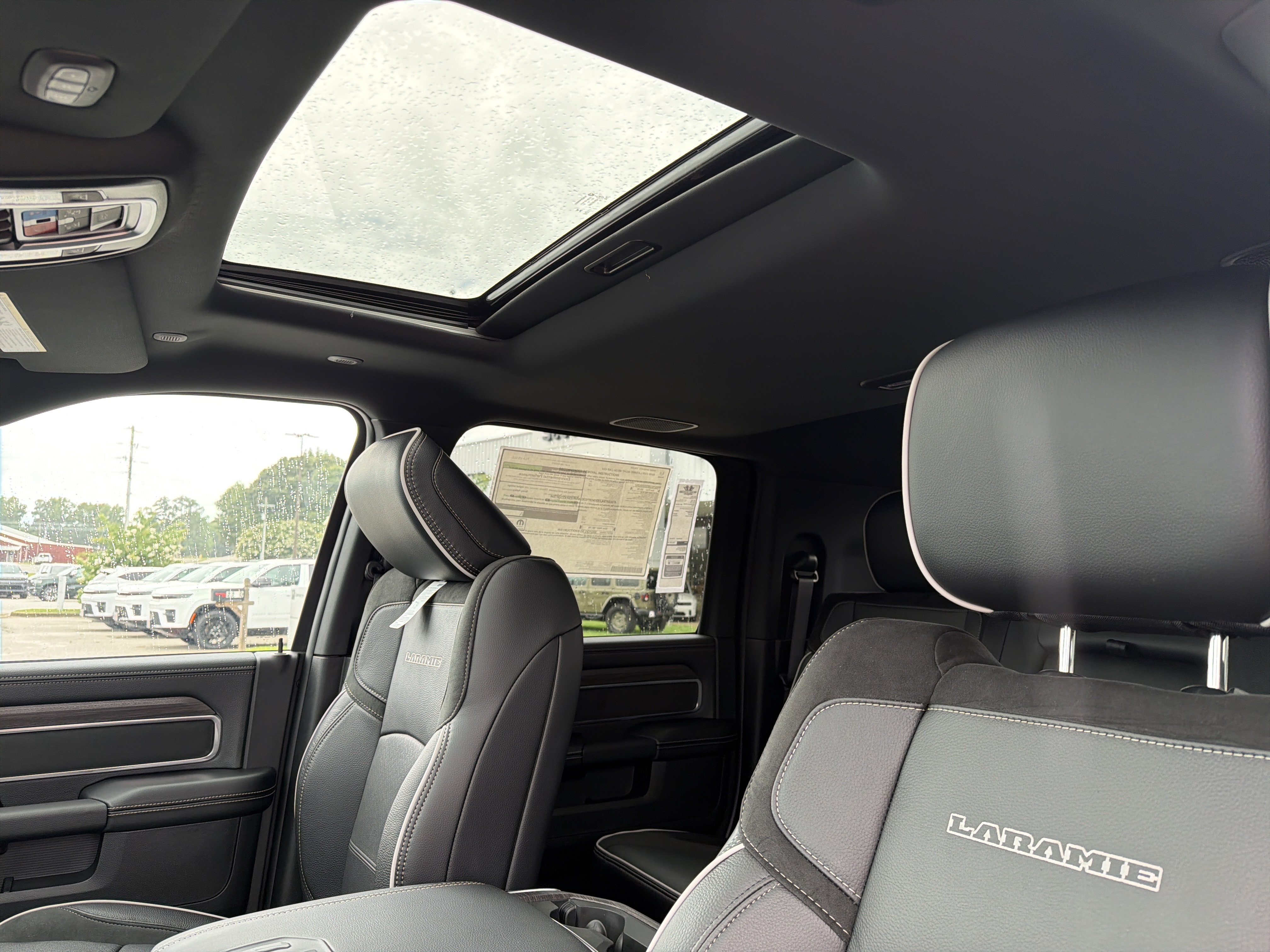 New 2026 Diamond Black Crystal Pearl-Coat Exterior Paint RAM Laramie image 35