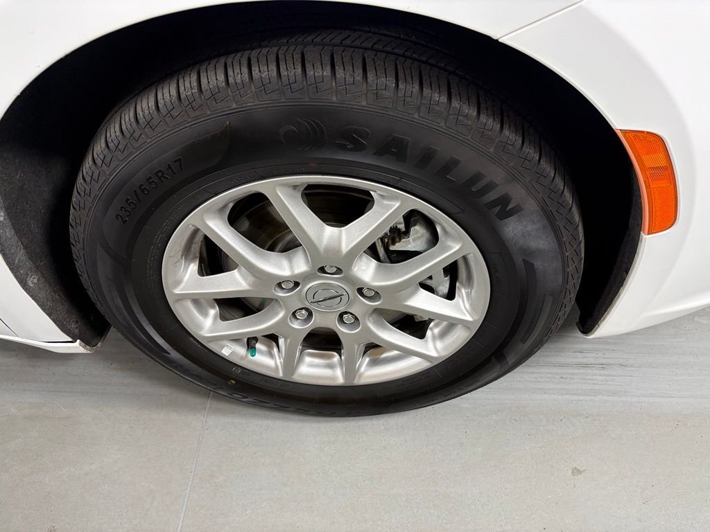 Used 2024 White Chrysler Touring L image 13