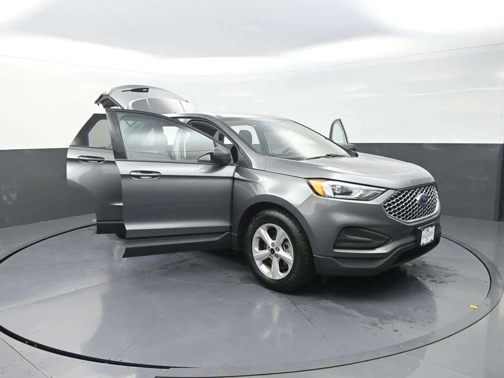 Used 2023 Gray Ford SE image 31