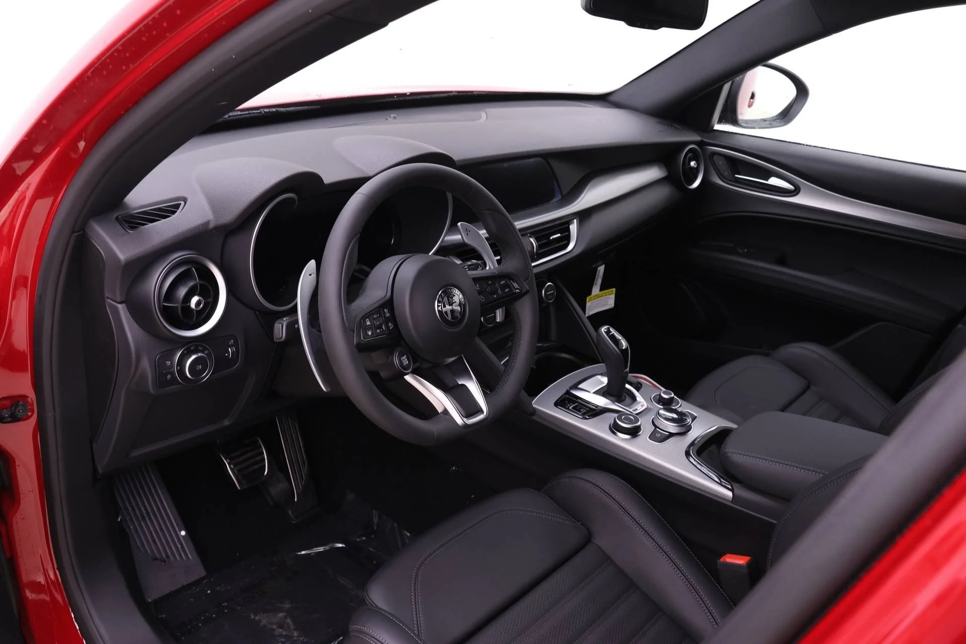New 2026 Alfa Rosso (Red) Exterior Paint Alfa Romeo Base image 6