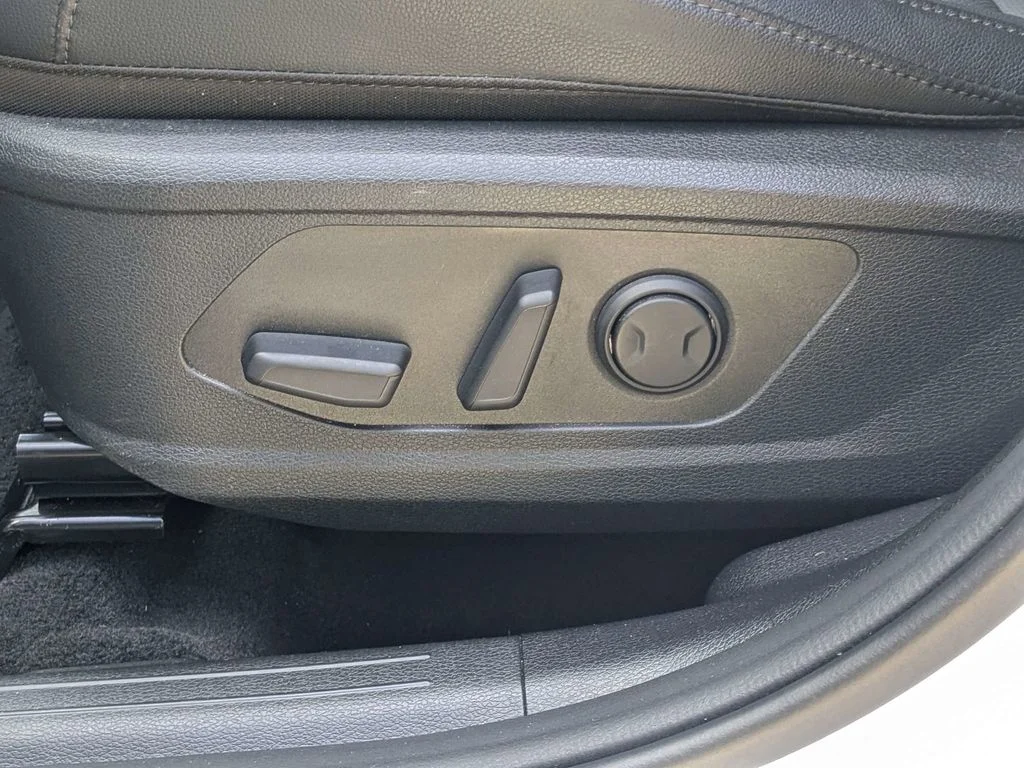 Used 2025 White Kia SX-Prestige image 20