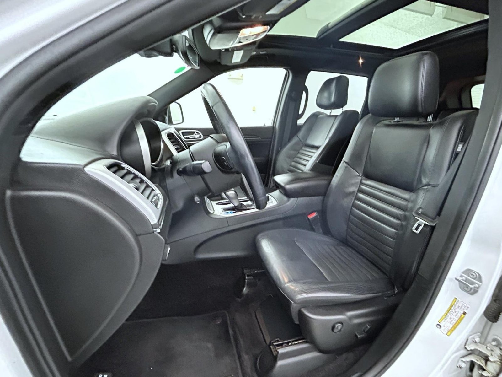Used 2018 White Jeep Limited image 10