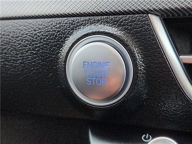 Used 2024 Silver Hyundai SEL Front-Wheel Drive image 15