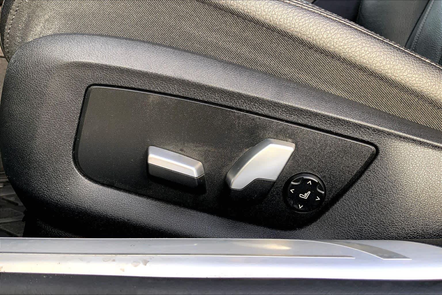 Used 2018 Jet Black BMW 740i image 32