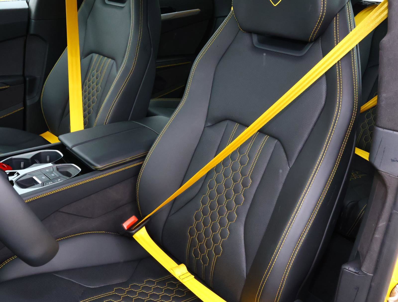 2025 Lamborghini Urus SE - Photo 12
