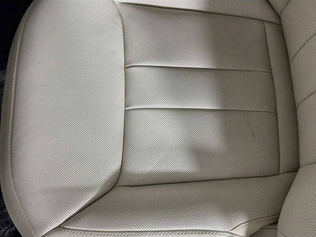 New 2027 Fuji White Land Rover SE image 20