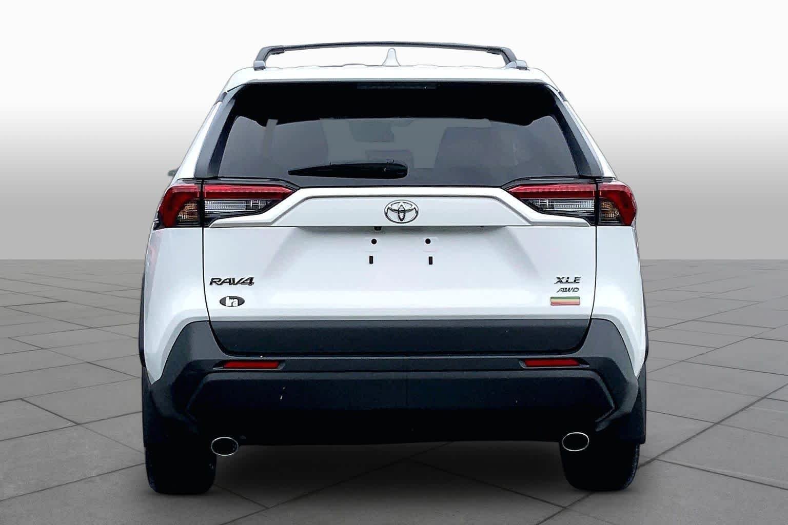 Used 2023 Ice Cap Toyota XLE image 5