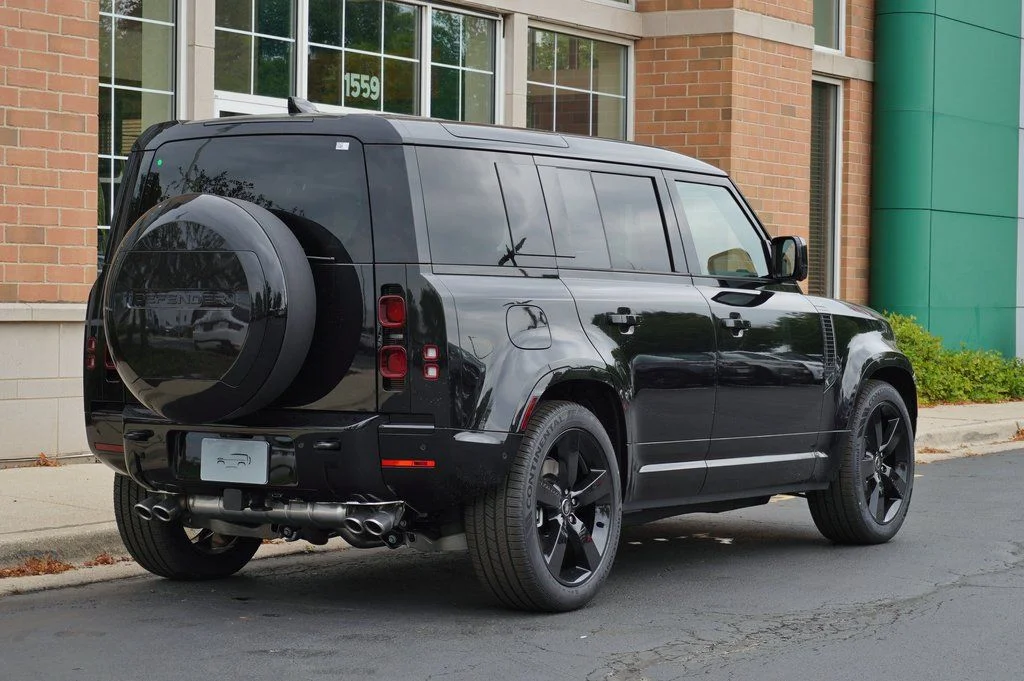 Certified Used 2025 Black Land Rover X-Dynamic SE image 8