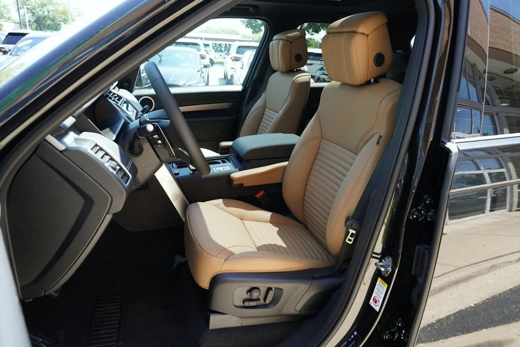New 2026 Santorini Black Land Rover Dynamic SE image 12