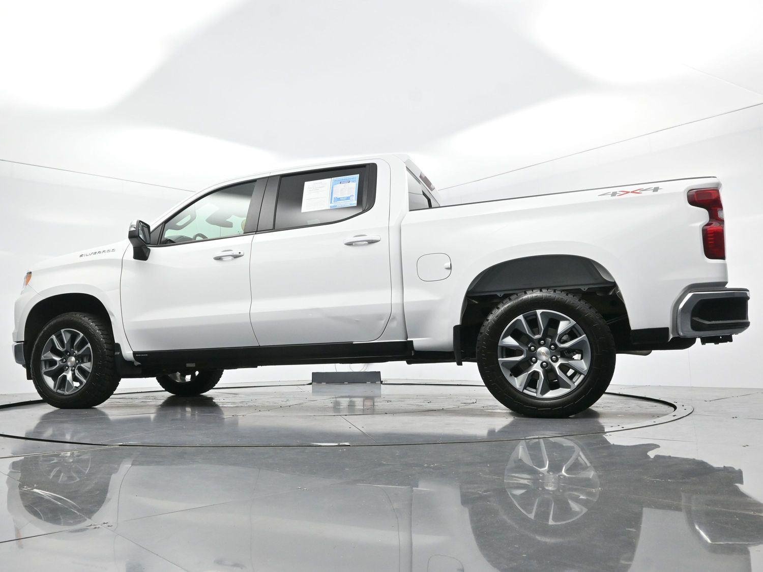 Used 2025 Summit White Chevrolet LT image 47
