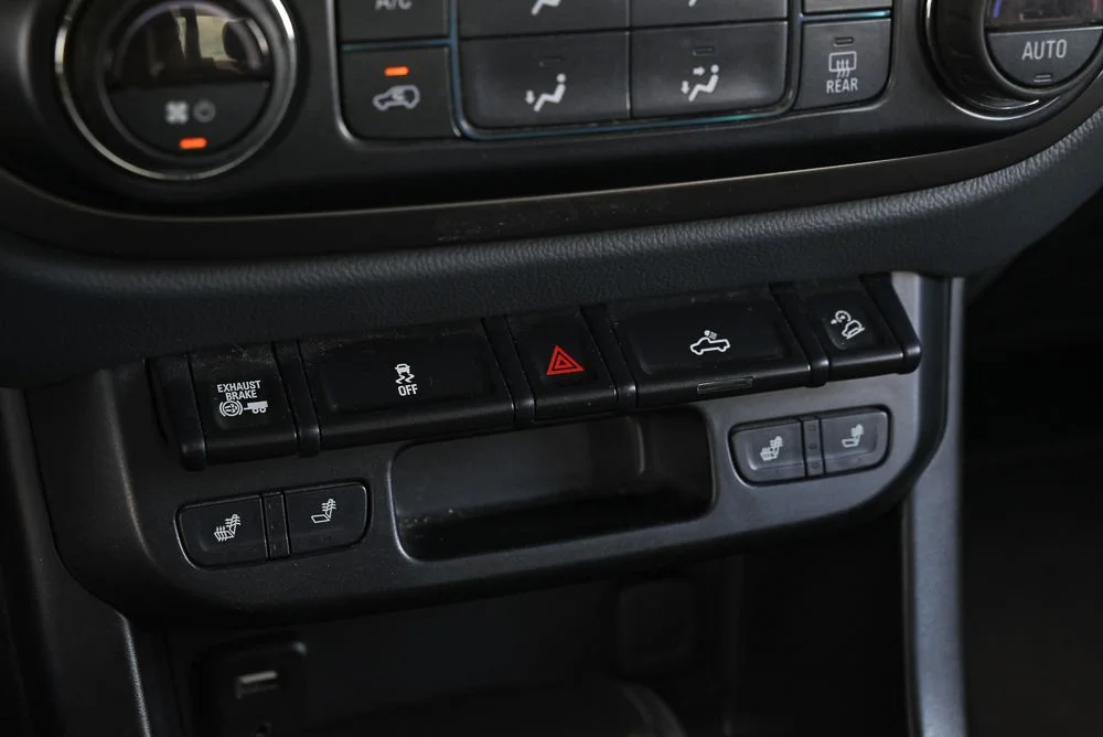 Used 2017 White Chevrolet Z71 image 23