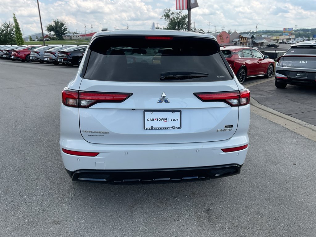 Used 2025 White Diamond Mitsubishi SEL Black Edition image 9