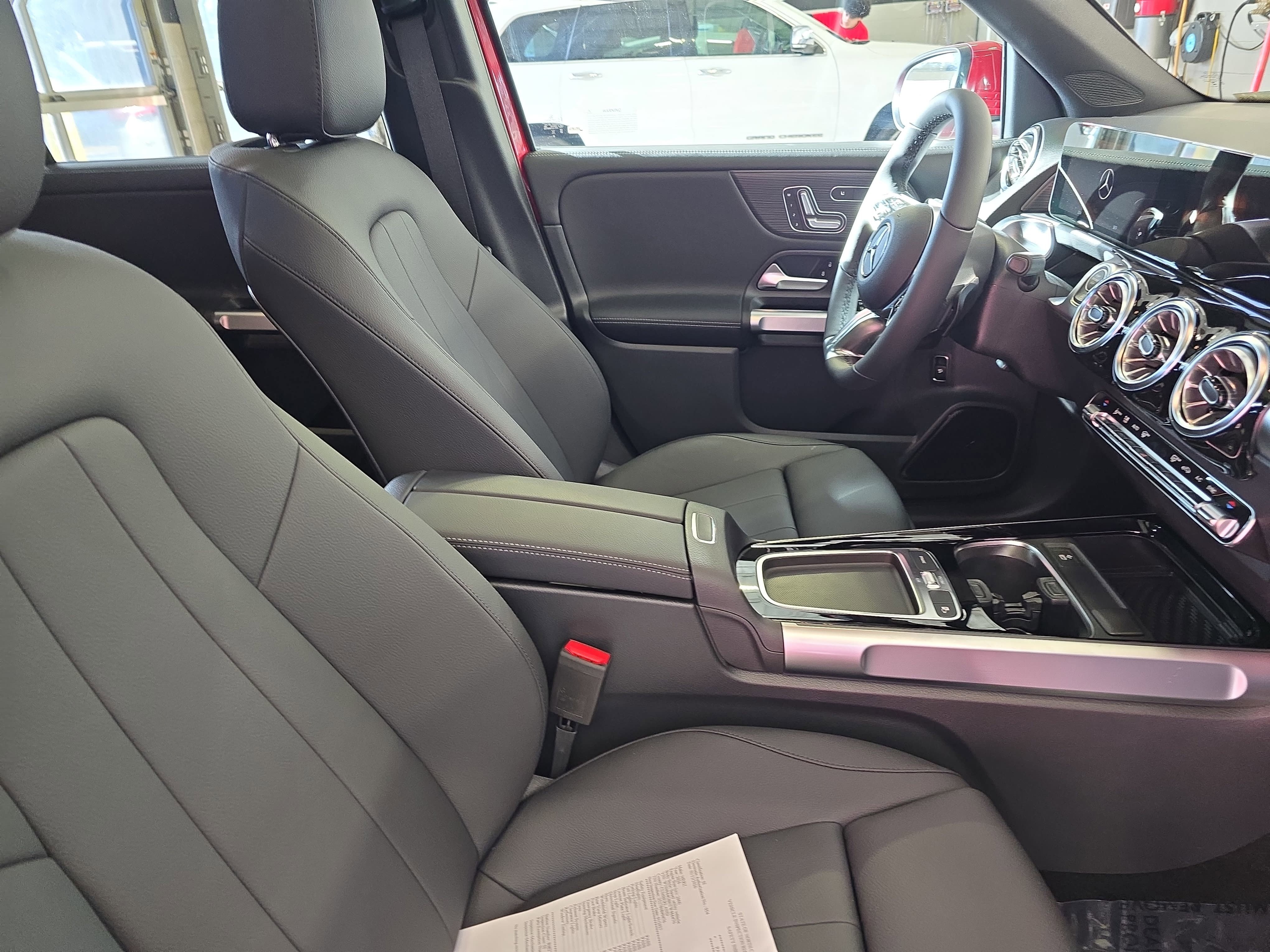 New 2026 MANUFAKTUR Patagonia Red Metallic Mercedes-Benz GLB250 image 10