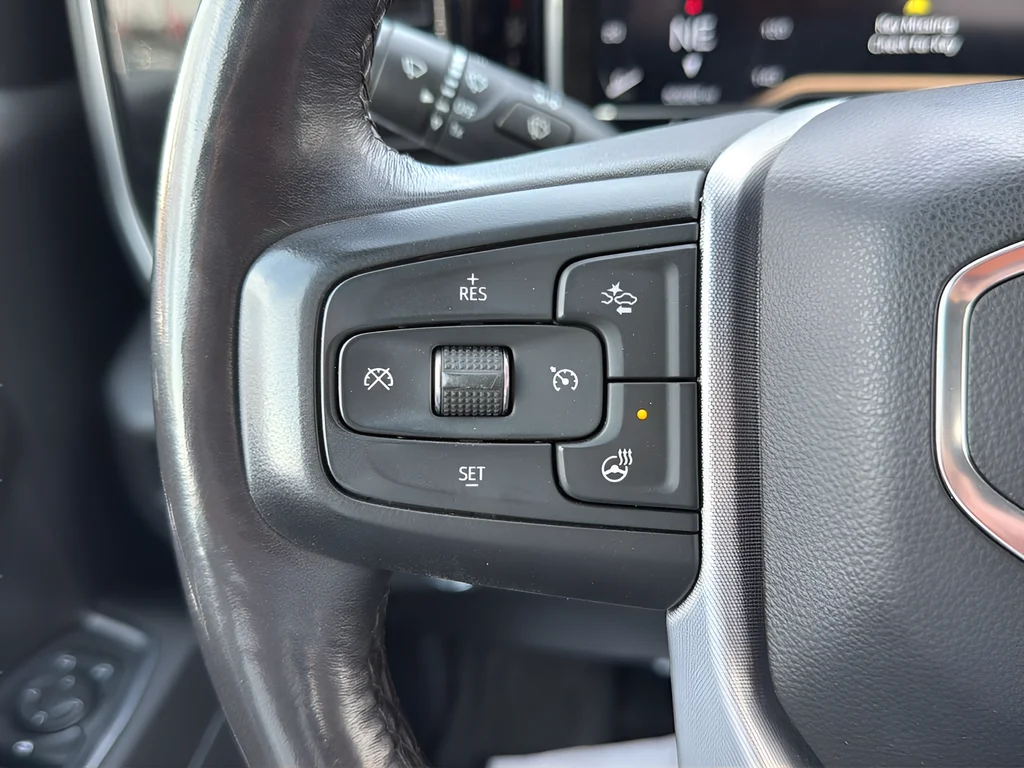 Used 2022 Red GMC Elevation image 9