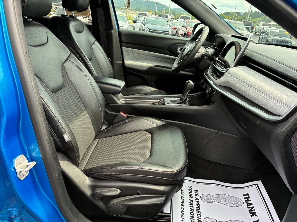 Used 2024 Blue Jeep Latitude image 19