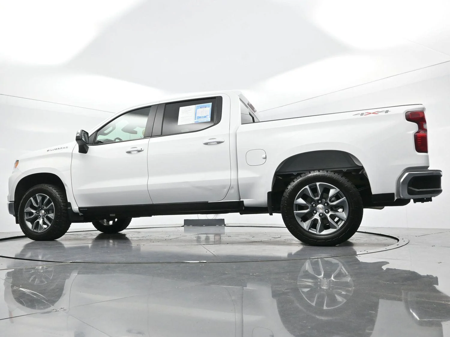 Used 2025 Summit White Chevrolet LT image 47