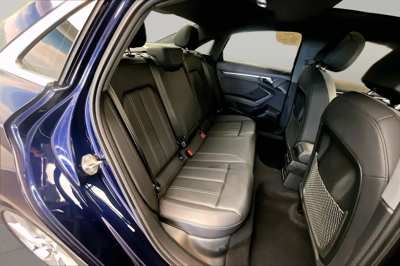 Used 2023 Navarra Blue Metallic Audi Premium image 38