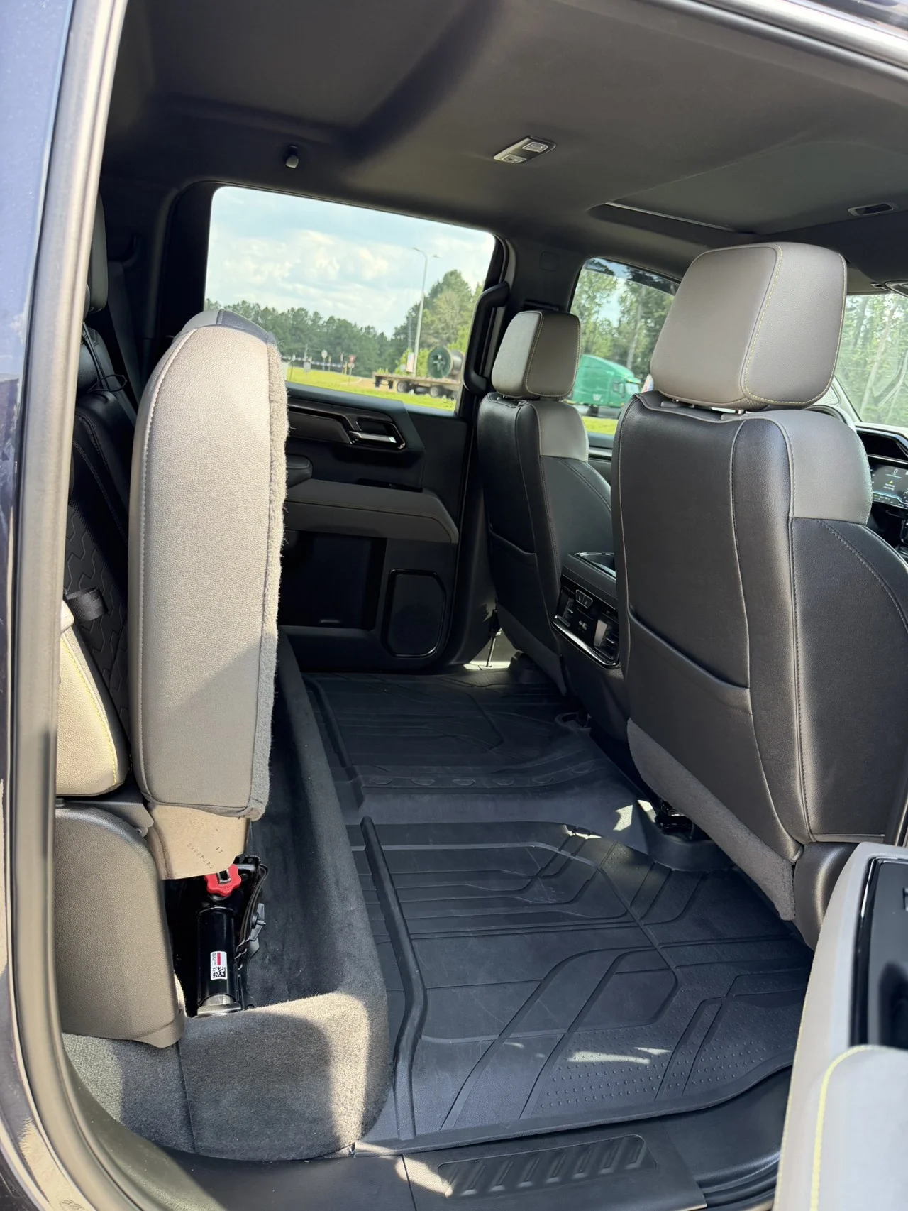Used 2022 Dark Ash Metallic Chevrolet ZR2 image 7