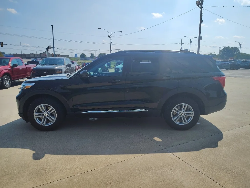 Used 2024 Agate Black Metallic Ford XLT image 3